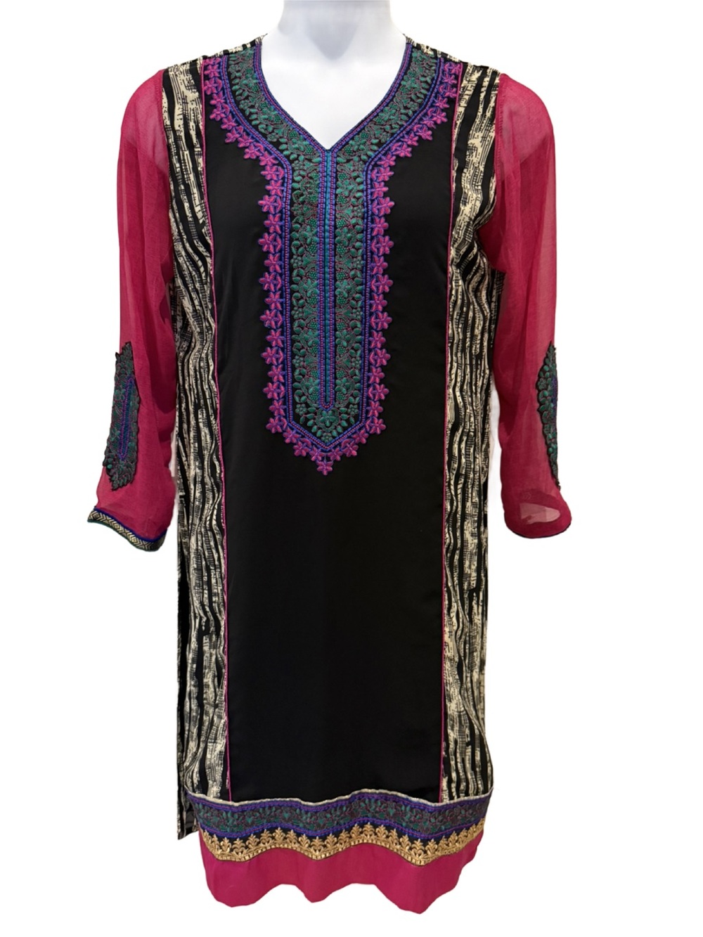 Embroidered V-Neck Black and Magenta Kaftan Kurti Dress. Small